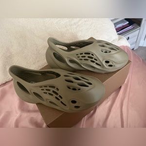 Yeezy foam runners stone salt